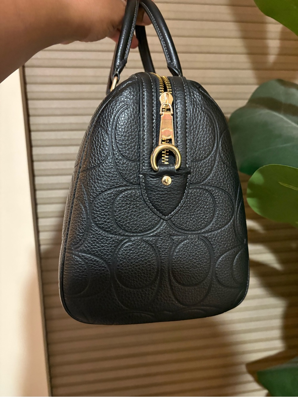 Large Embossed Coach Rowan - Picture 2 of 6